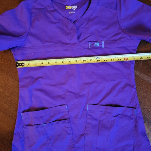 WonderFLEX Patience Women's 4-Pocket Notch-Neck Scrub Top - Picture 3 of 10